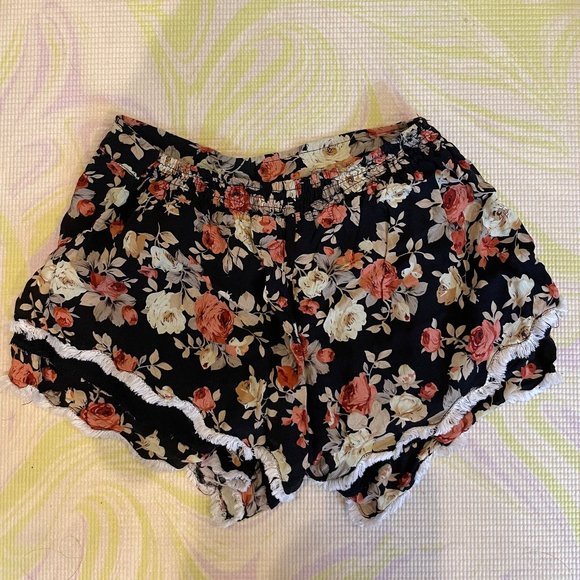 paper heart - lightweight flowy flower shorts - Picture 1 of 2